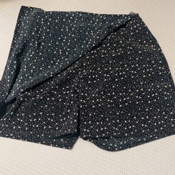 Fitted Floral Skort - Picture 3 of 6